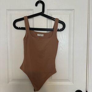 Aritzia Babaton square neck bodysuit size XS taupe